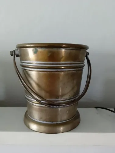 Balde decorativo em prata.