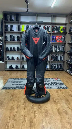 Macacão Dainese Laguna Seca 5 Pró Perfurado Peça Única Tamanho 60 Eur Seminovo