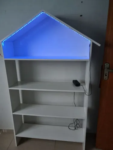 Estante infantil de casinha com led RGB