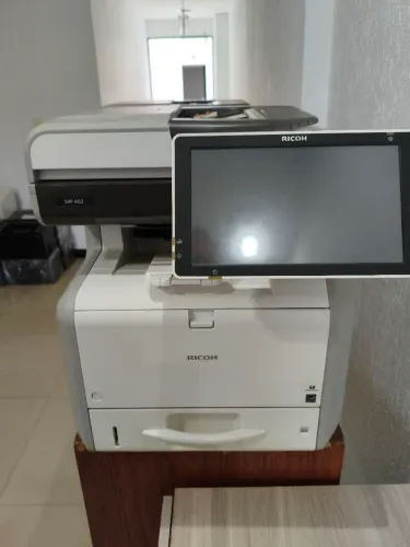 Multifuncional Ricoh MP 402