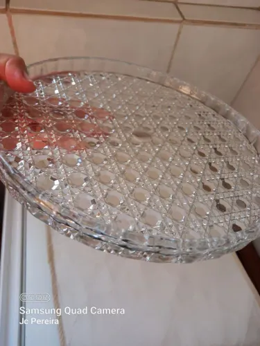 Vendo linda travessa redonda de Cristal