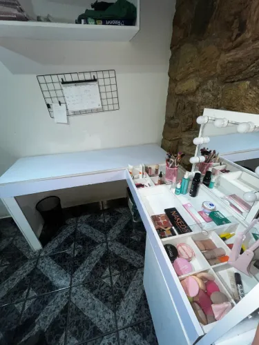 Penteadeira e escrivaninha 