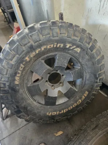 4 Pneus MUD 285/75/16 Bfgodrich 
