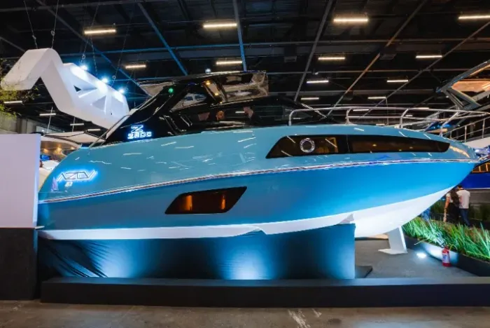 Lançamento Azov Yachts 29 Pés Cabinada Com Meia Nau