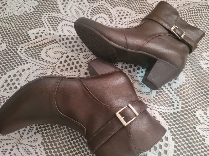 Bota cano baixo marrom 