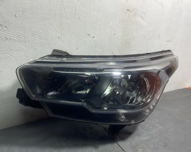 Farol Fiat Cronos lado esquerdo com Led 2017