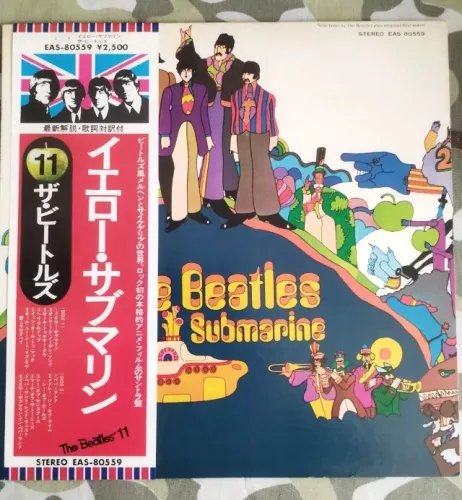 The Beatles - Yellow Submarine P1976 NM Com OBI Ed. Japão