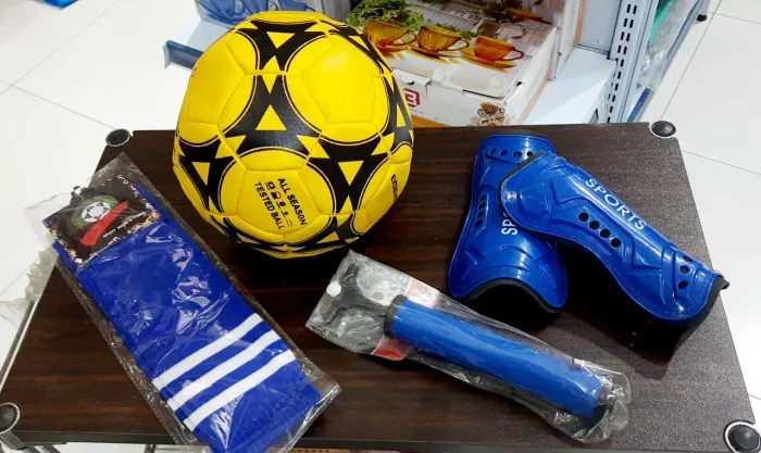 Kit Futebol - Bola, Caneleiras e Meias