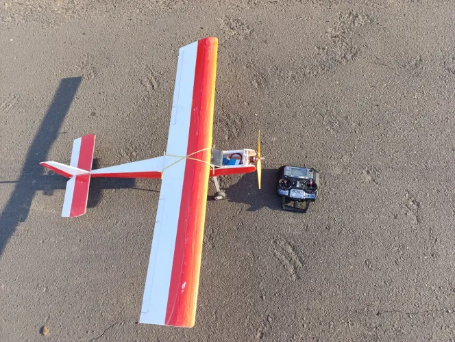 Vendo Aeromodelo completo semi novo 