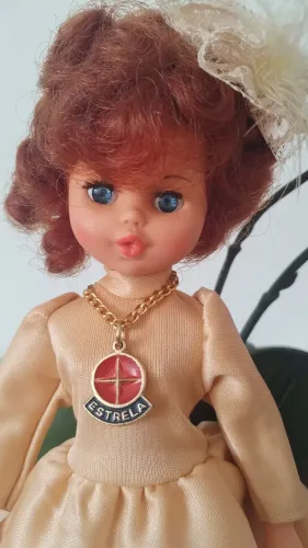 Boneca Sissi Estrela Vintage com Colar Original