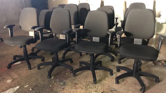Cadeiras giratorias executivas flex form pretas