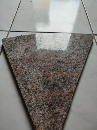 Piso Granito em formato triangular