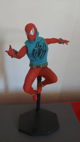 Spiderman 1/6 Aranha Escarlate