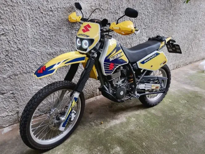 Suzuki DR 350 Emplacada