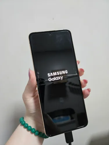Vendo Samsung ZFlip 4 COM defeito