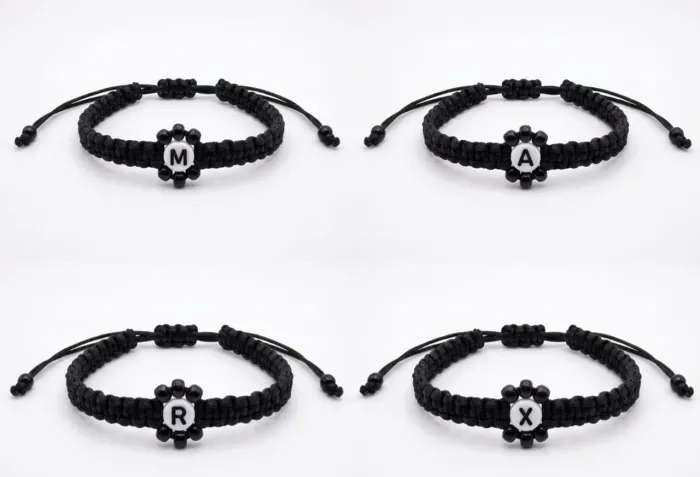 Pulseira Artesanal com letra inicial 