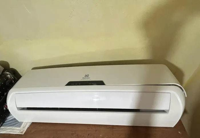 ? OPORTUNIDADE! AR-CONDICIONADO ELECTROLUX INVERTER 22.000 BTUS - 220V ?