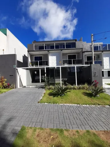 Sobrado para venda tem 150 metros quadrados com 3 quartos em Capão Raso - Curitiba - PR
