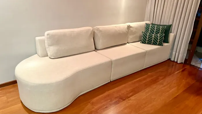 Sofá moderno e grande, com 3,68 para 8 pessoas, pouco usado. 