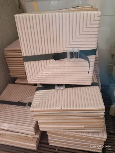 Porcelanato 15x15 tem 88 peças 1,98 