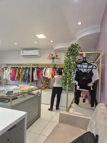 Vendo arara de roupas com movel mdf e vidro
