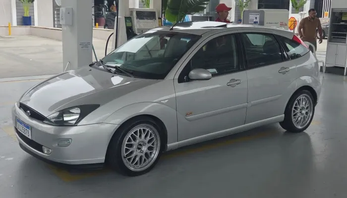 Ford Focus Ghia/ XR 2.0 /ghia 2.0 16V Flex 5P 2003