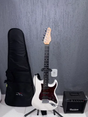 Kit Guitarra Giannini G-101, Cubo Sheldon 15W e acessórios completos