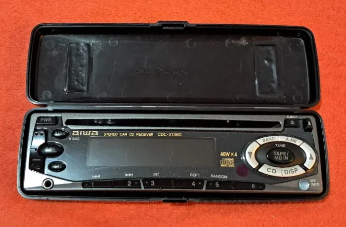 AIWA - CDC-X1360 - FRENTE AUTOMOTIVO