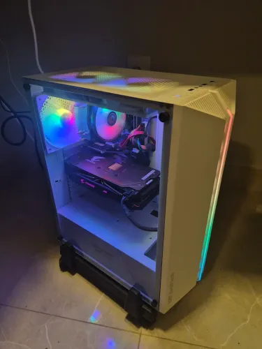 PC Gamer - RX570