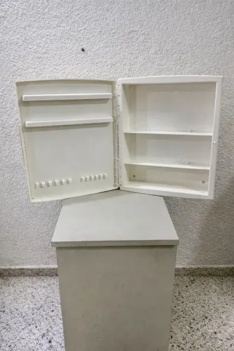  Armário Organizador com espelho para banheiro - Excelente Estado