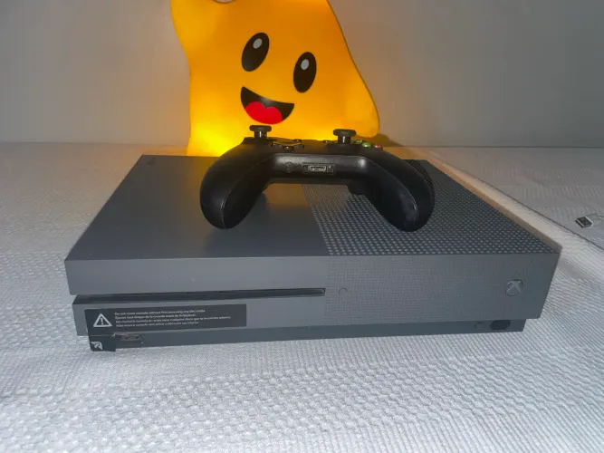 Xbox One S com cinza com 512 gigas, completo