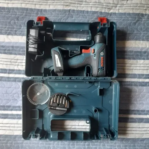 Furadeira e parafusadeira Bosch em excelente estado