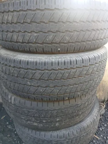 Pneus 255/70 R16 continental
