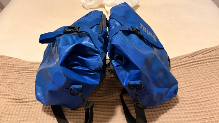 alforjes thule shield pannier 25l azul
