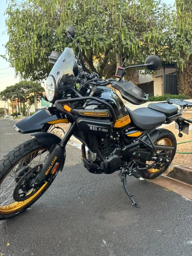 ? Royal Enfield Himalayan 450 Top - Hanle Black
