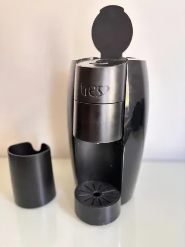 Cafeteira 3 Corações TRES LOV G1 CJ-277 127V Seminova