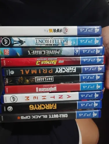vendo 10 jogos de ps4 50$ cada um não baixou já está barato