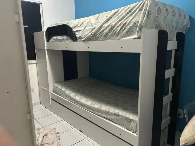 Beliche com cama auxiliar + 2 baús + 1 sapateira