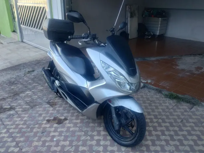 Vendo uma Honda PCX