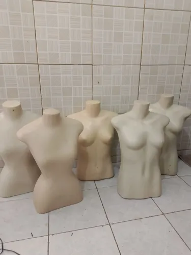 Manequim para exposição de roupas 