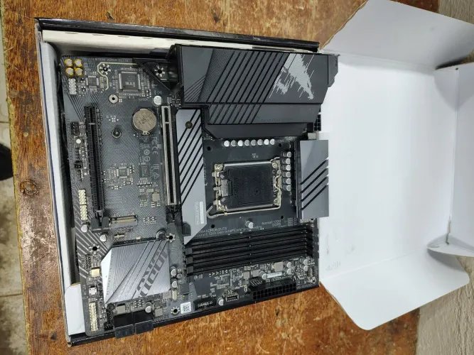 Placa mãe Aorus B760m Ddr5 Nova C/Nota Só Venda