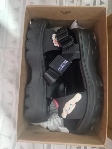 Melissa Hello Kitty 2025