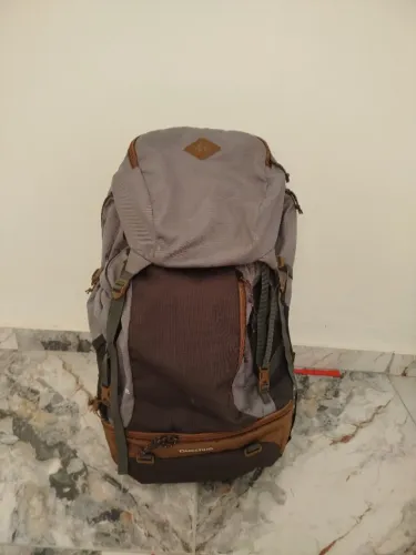 Mochila de camping 70L da Quechua