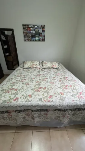 Cama Queen com Box SEMI NOVA