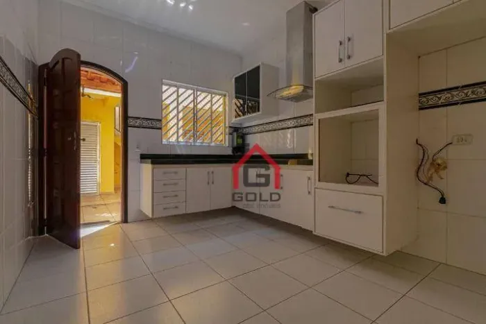 Sobrado com 3 dormitórios para alugar, 188 m² por R$ 2.905,65/mês - Jardim Rina - Santo An