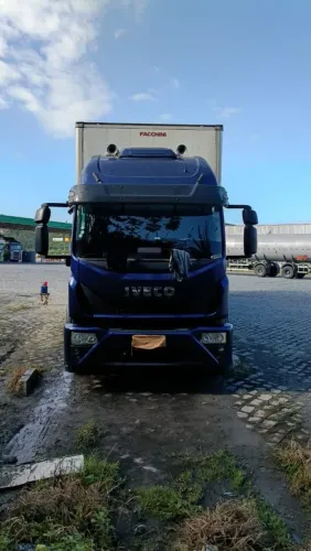 Caminhão Baú IVECO 24.300 Ano 2022