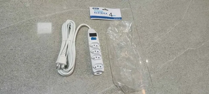 extensão com fusível 5 metros e 4 entradas