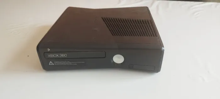 Xbox 360 RGH com Luz Vermelha (Não Funciona) - Para Peças ou Conserto