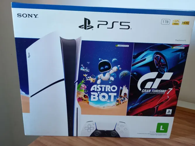 PS5 com 2 controles e jogos