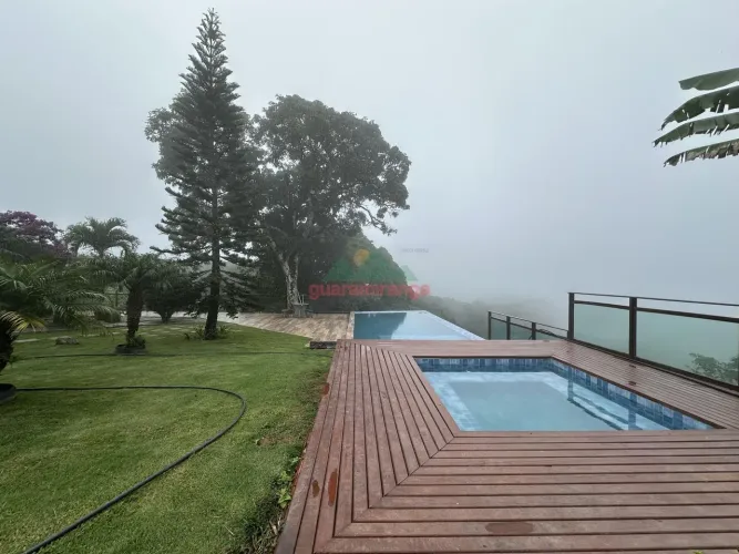 Casa incrível com vista e piscina de borda infinita em Pacoti/CE.